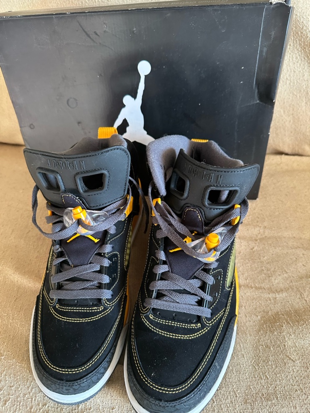 Air Jordan Spizike Blk/Yellow University Gold (2012) 315371-030 Sz 9 Thunder EUC